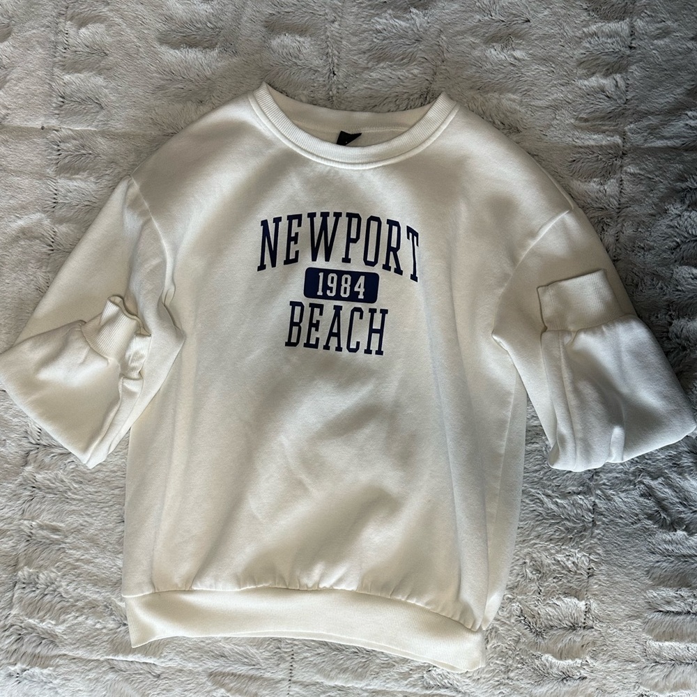 SHEIN sweatshirt; size medium; in white and navy